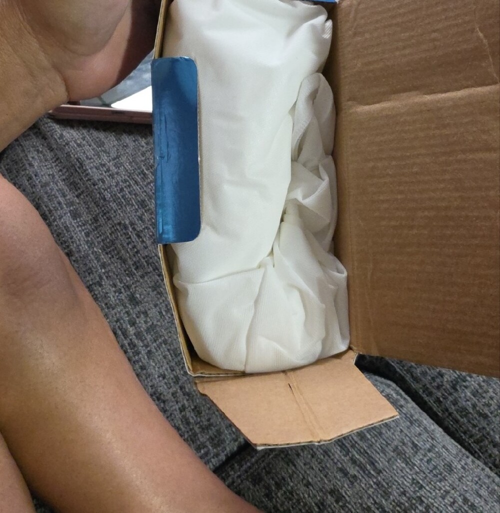 Allerease Waterproof Zippered Mattress Protector - Blue - Picture 3 of 4